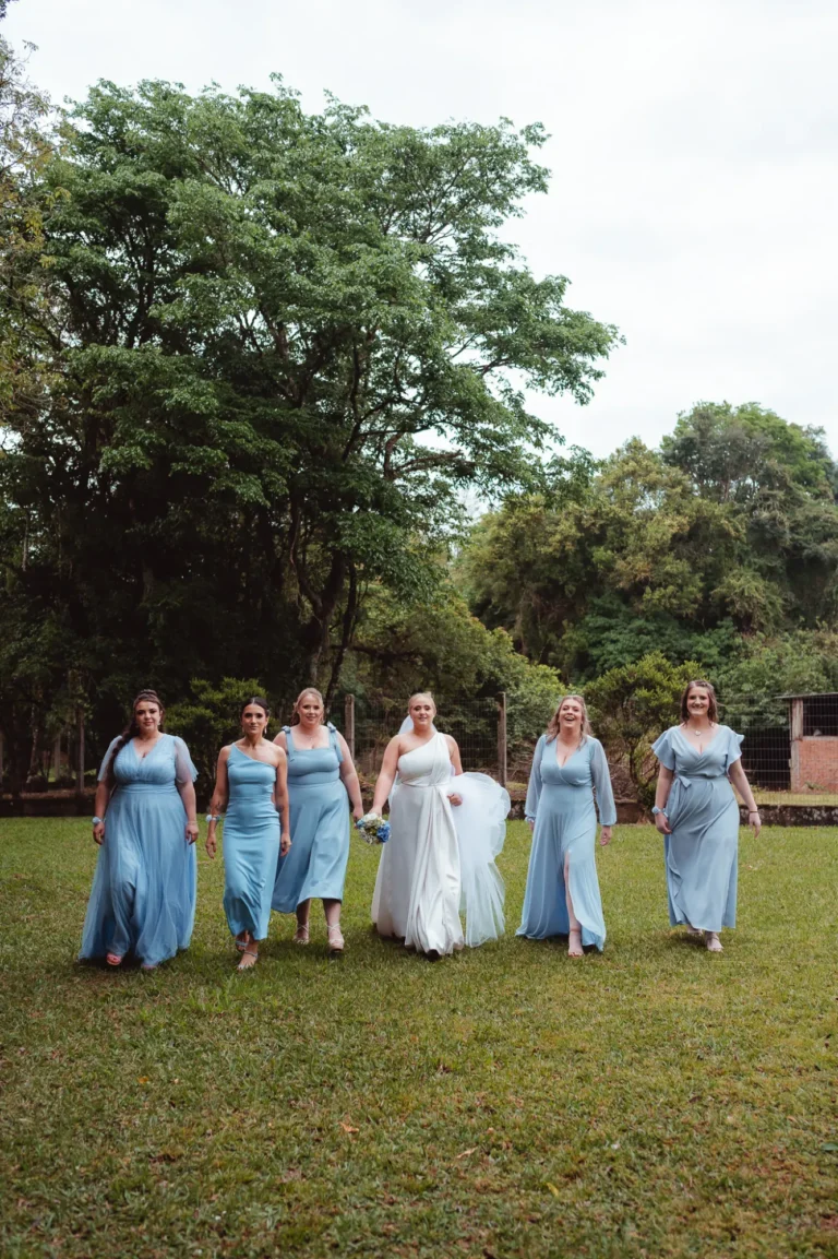 Casamento de Ana e Fred: noivos com padrinhos e madrinhas