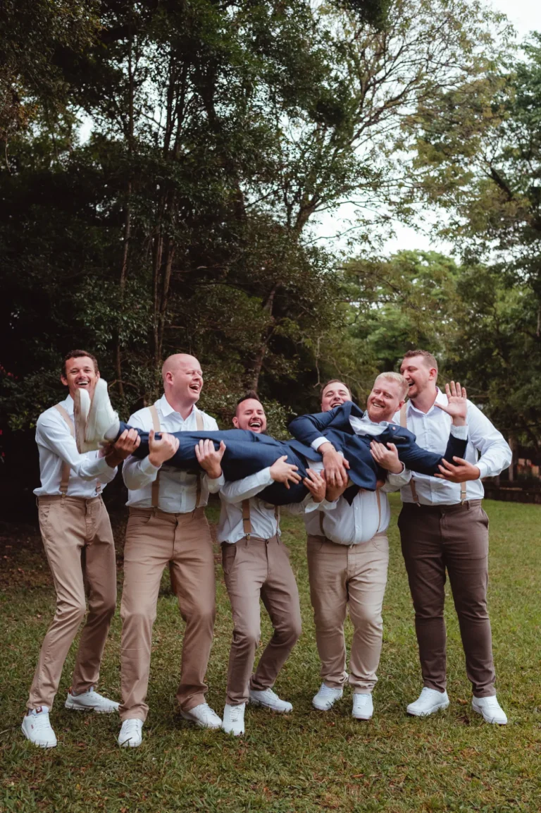 Casamento de Ana e Fred: noivos com padrinhos e madrinhas