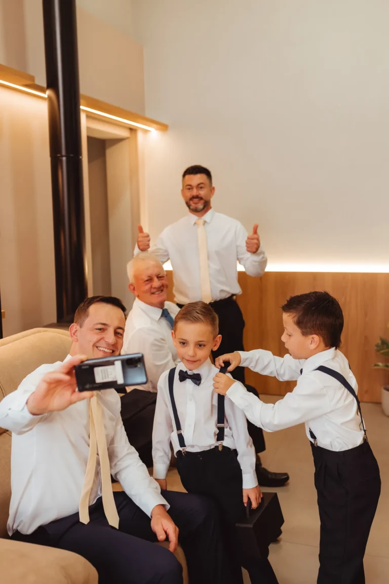 Casamento de Bárbara e Mateus: preparação do noivo e padrinhos