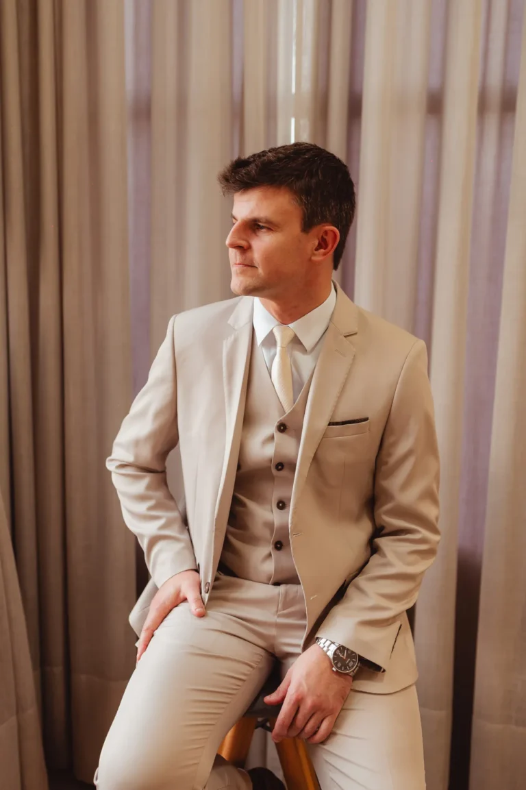 Casamento de Bárbara e Mateus: preparação do noivo e padrinhos