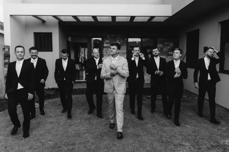 Casamento de Bárbara e Mateus: preparação do noivo e padrinhos