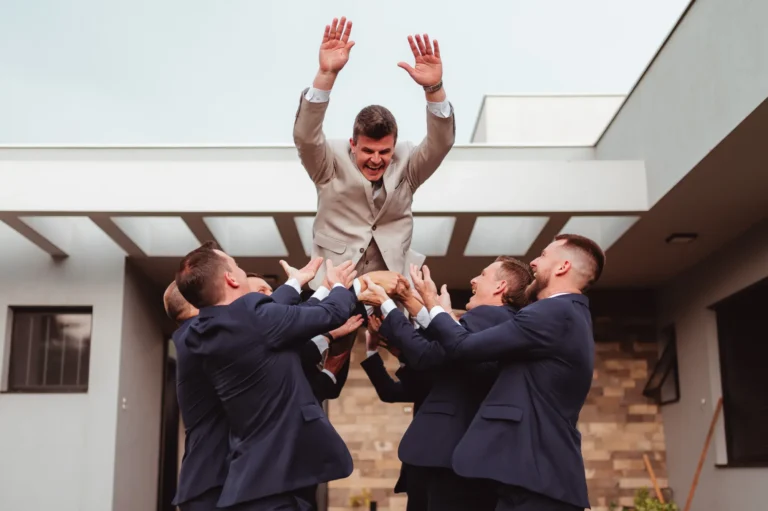 Casamento de Bárbara e Mateus: preparação do noivo e padrinhos