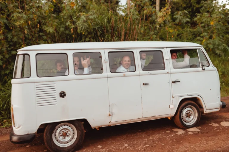 Casamento de Bárbara e Mateus: preparação do noivo e padrinhos