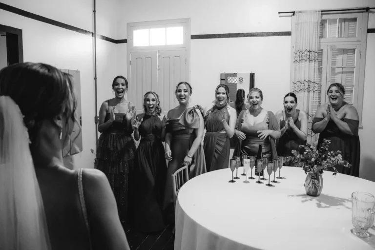 Casamento de Bruna e Douglas: noiva com as madrinhas