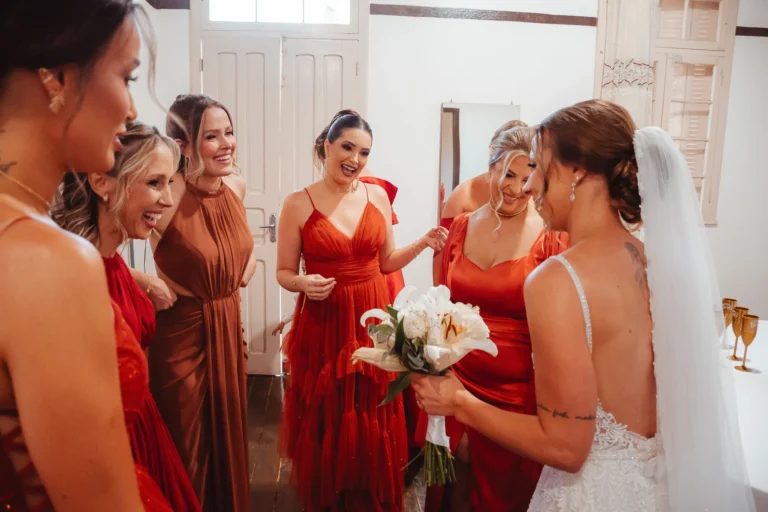 Casamento de Bruna e Douglas: noiva com as madrinhas