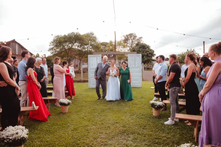 Casamento de Bruna e Douglas: cerimônia ao ar livre