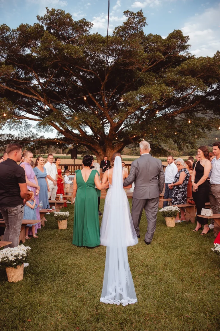 Casamento de Bruna e Douglas: cerimônia ao ar livre