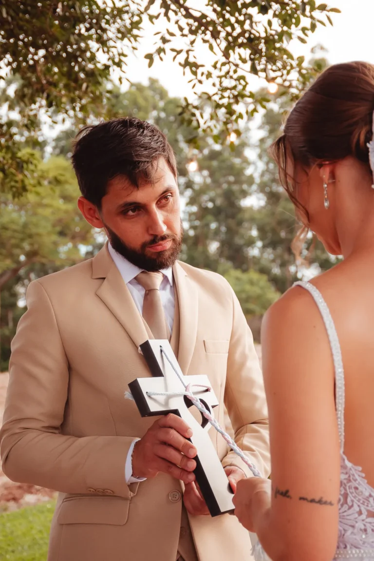 Casamento de Bruna e Douglas: cerimônia ao ar livre