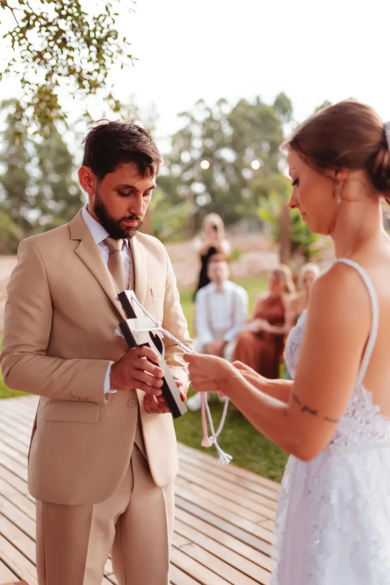 Casamento de Bruna e Douglas: cerimônia ao ar livre