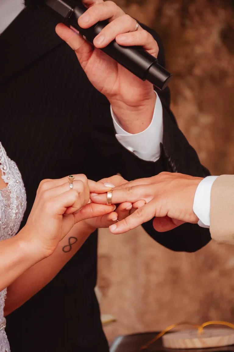 Casamento de Bruna e Douglas: cerimônia ao ar livre