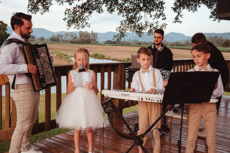 Casamento de Bruna e Douglas: cerimônia ao ar livre