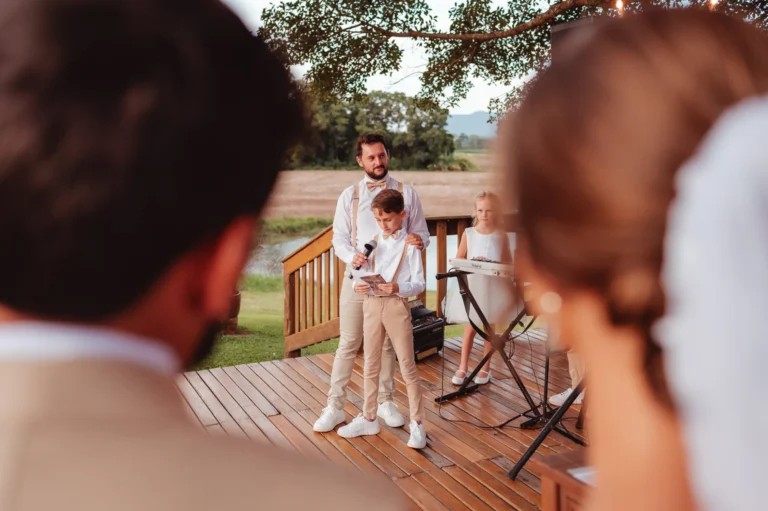 Casamento de Bruna e Douglas: cerimônia ao ar livre