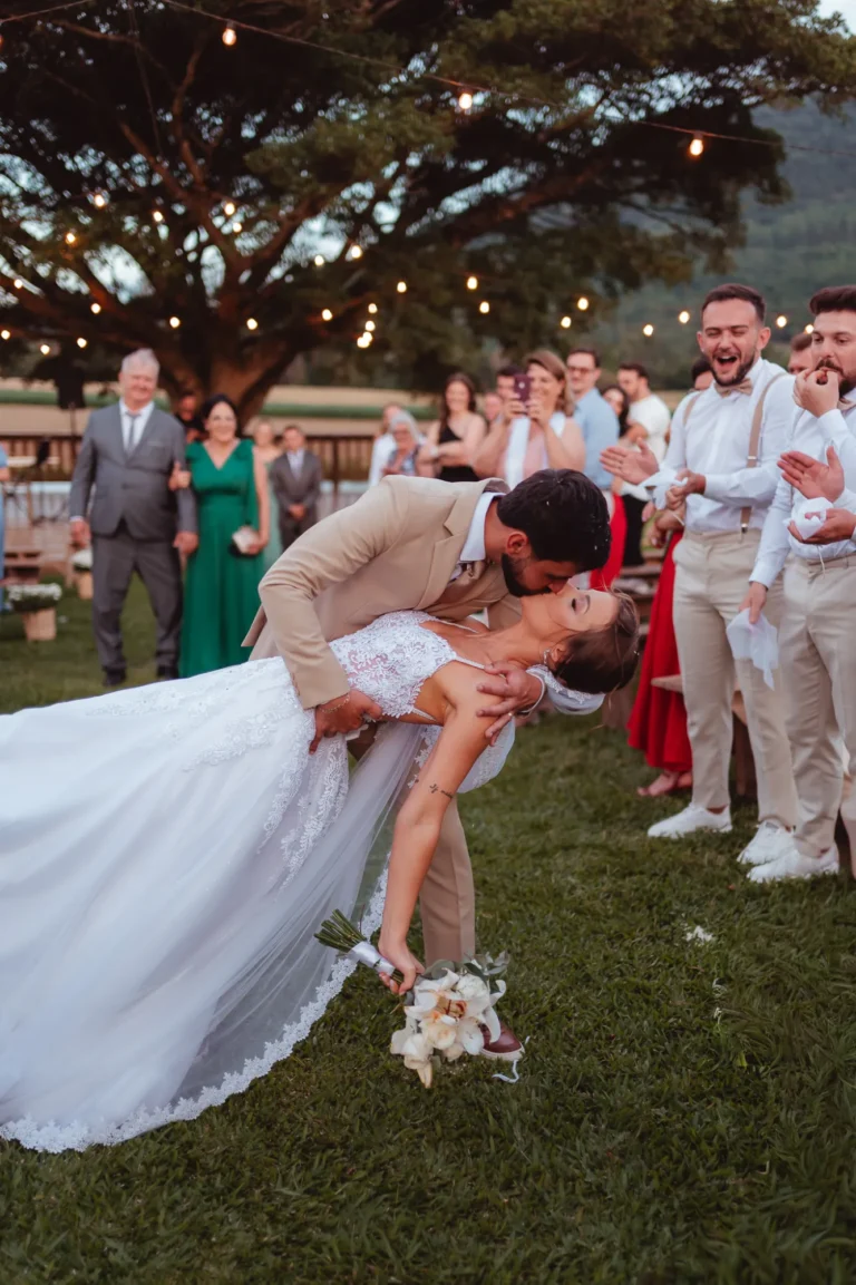 Casamento de Bruna e Douglas: cerimônia ao ar livre
