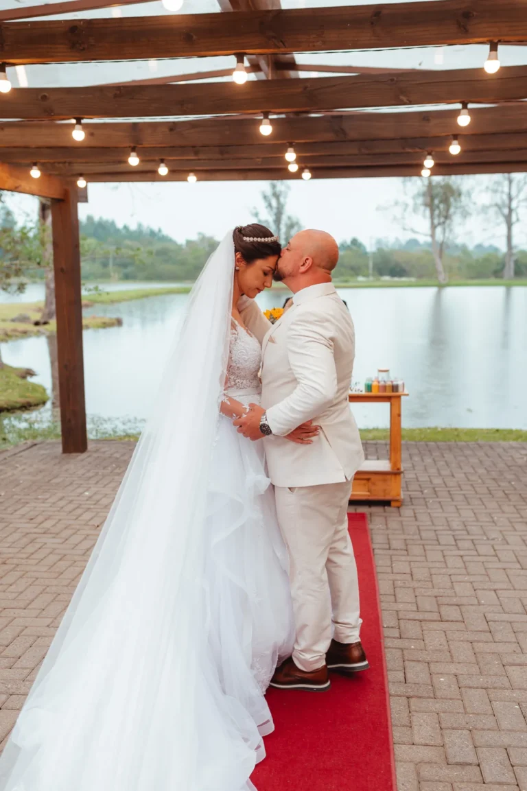Casamento de Carla e Dionei: cerimônia ao ar livre