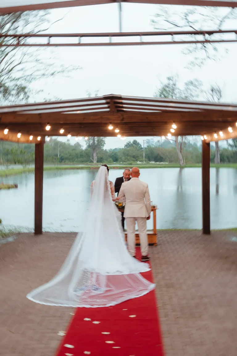 Casamento de Carla e Dionei: cerimônia ao ar livre