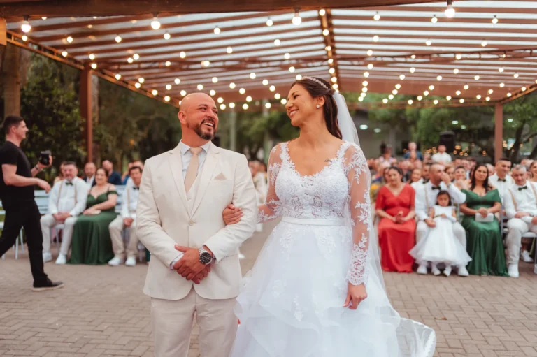 Casamento de Carla e Dionei: cerimônia ao ar livre
