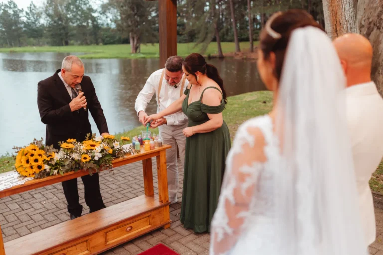 Casamento de Carla e Dionei: cerimônia ao ar livre