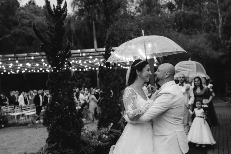 Casamento de Carla e Dionei: saída dos noivos e padrinhos