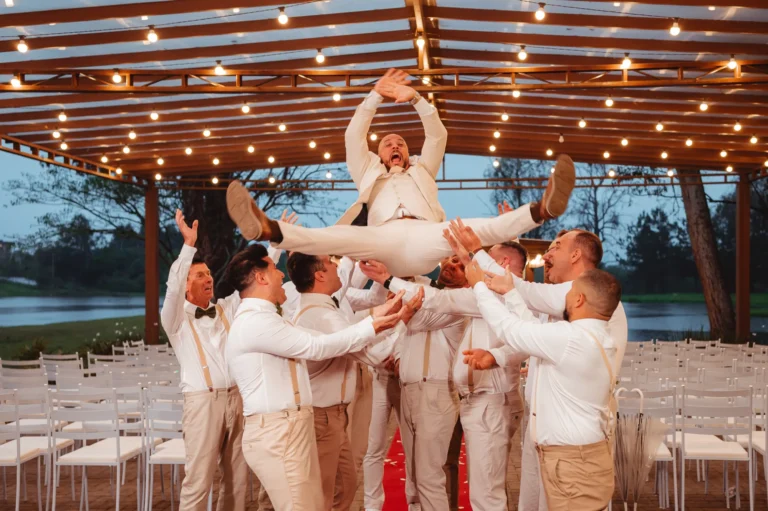 Casamento de Carla e Dionei: saída dos noivos e padrinhos