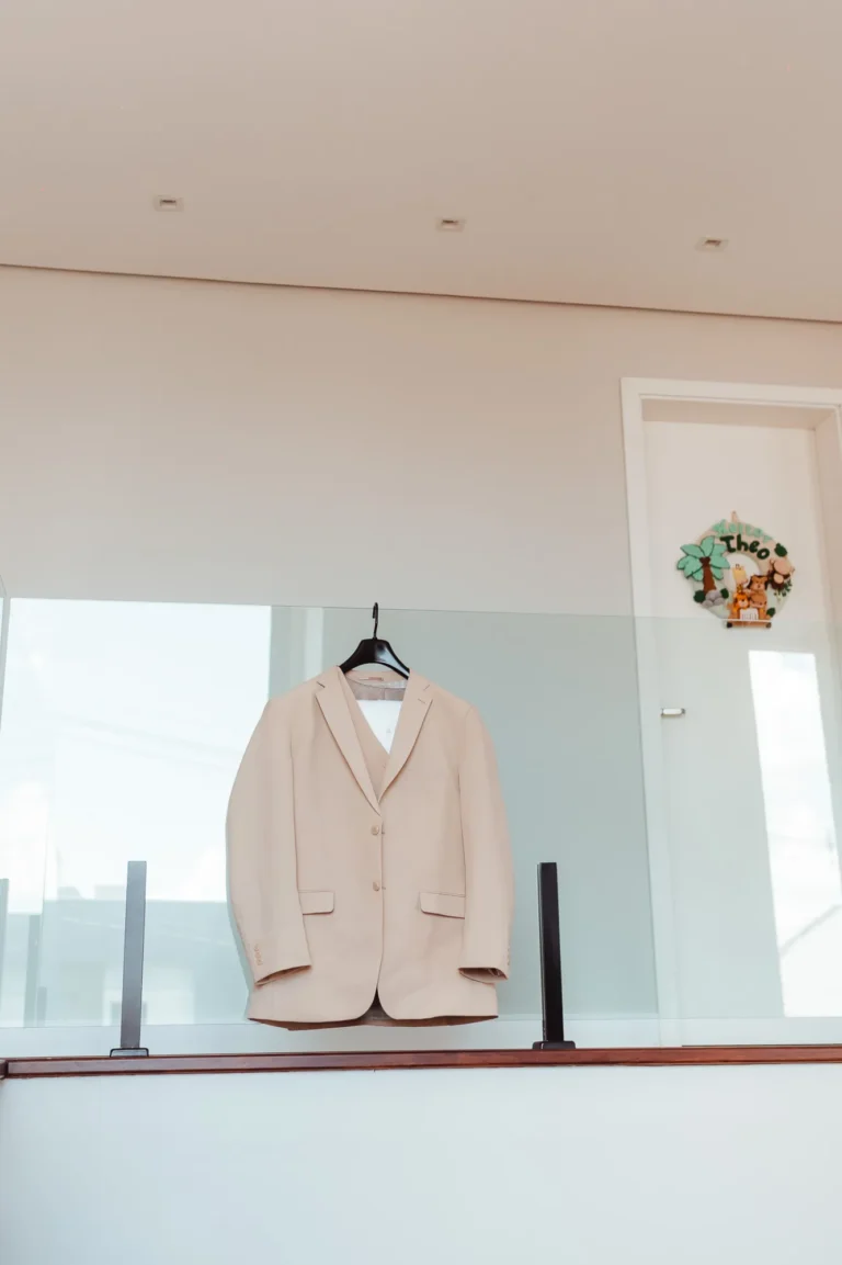 Casamento de Fran e Djonatan: preparação do noivo e padrinhos