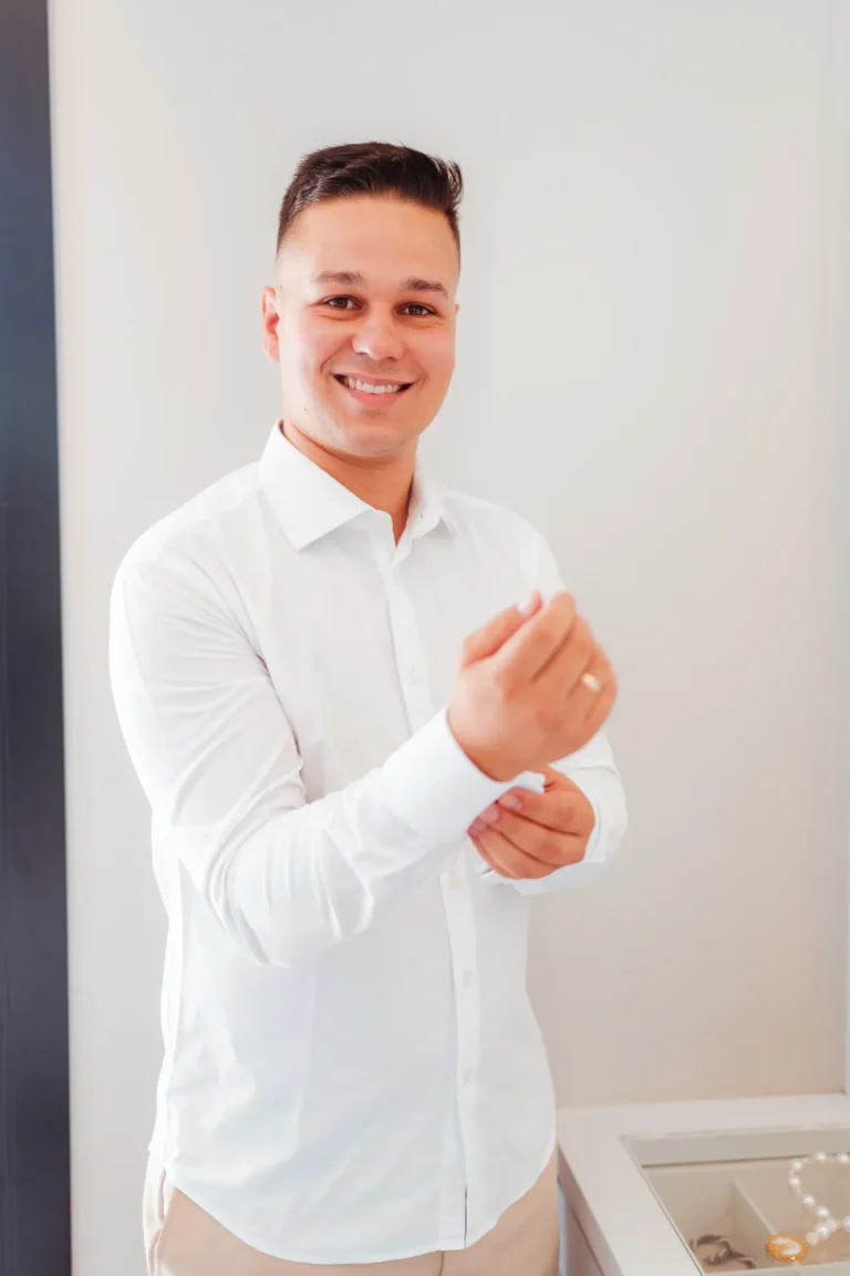 Casamento de Fran e Djonatan: preparação do noivo e padrinhos