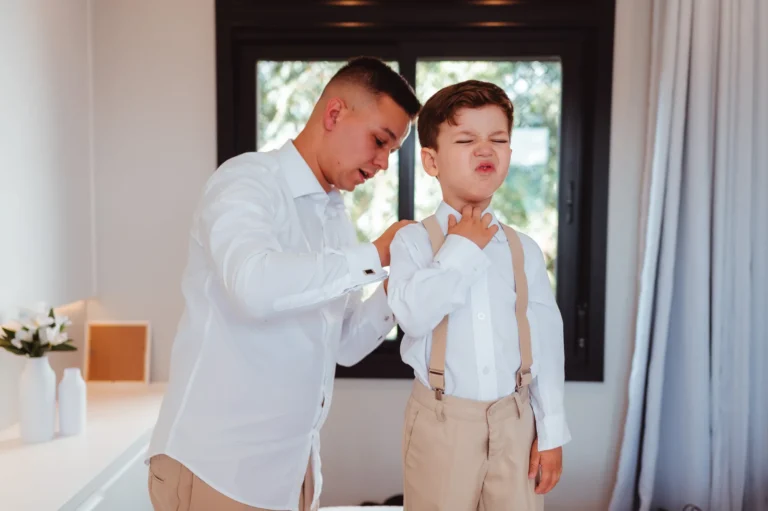 Casamento de Fran e Djonatan: preparação do noivo e padrinhos
