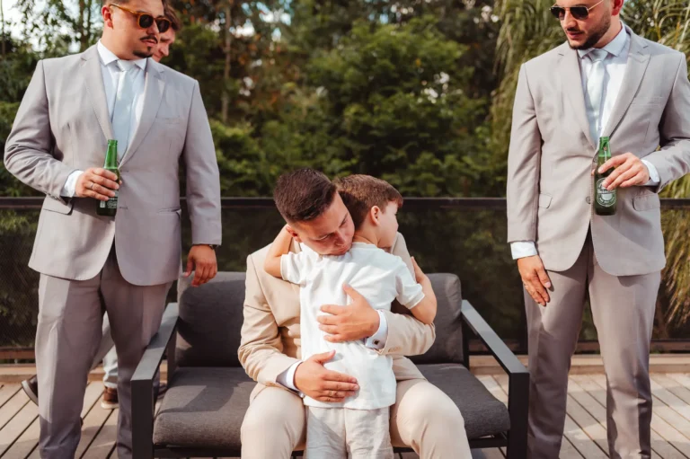 Casamento de Fran e Djonatan: preparação do noivo e padrinhos