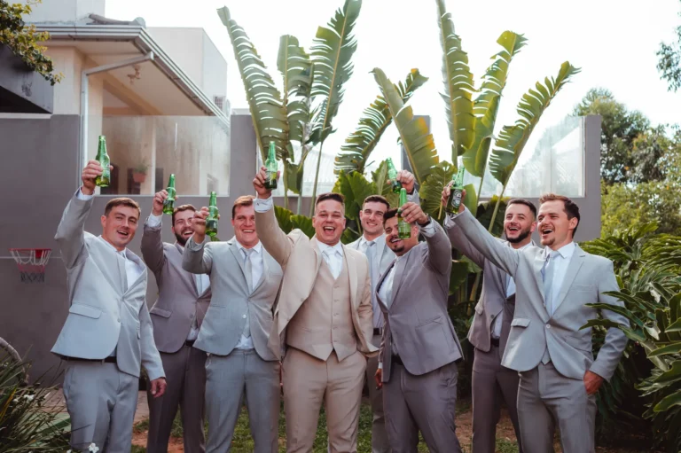 Casamento de Fran e Djonatan: preparação do noivo e padrinhos
