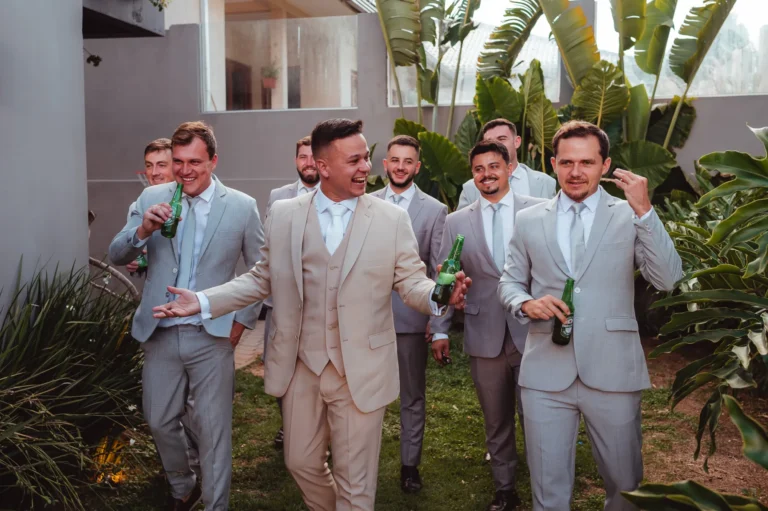 Casamento de Fran e Djonatan: preparação do noivo e padrinhos