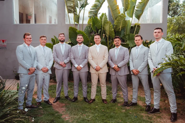 Casamento de Fran e Djonatan: preparação do noivo e padrinhos