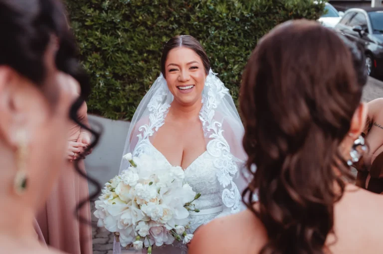 Casamento de Fran e Djonatan: noiva com as madrinhas