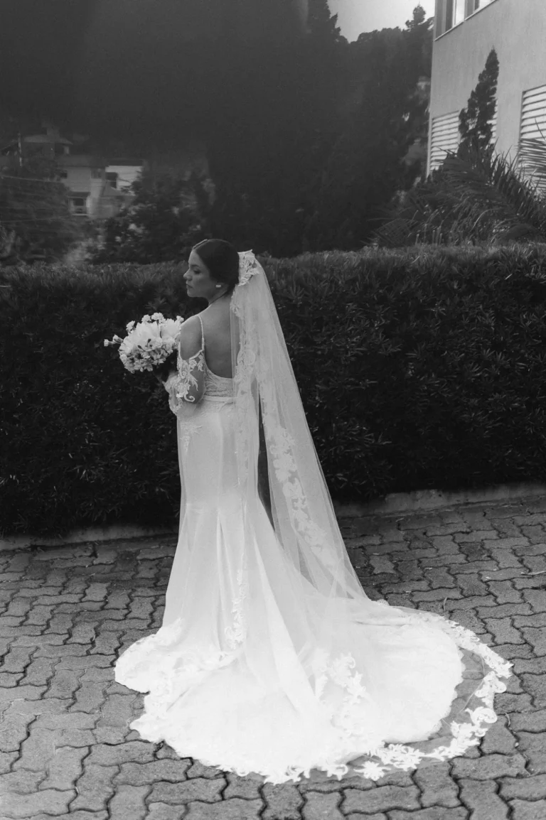 Casamento de Fran e Djonatan: noiva com as madrinhas