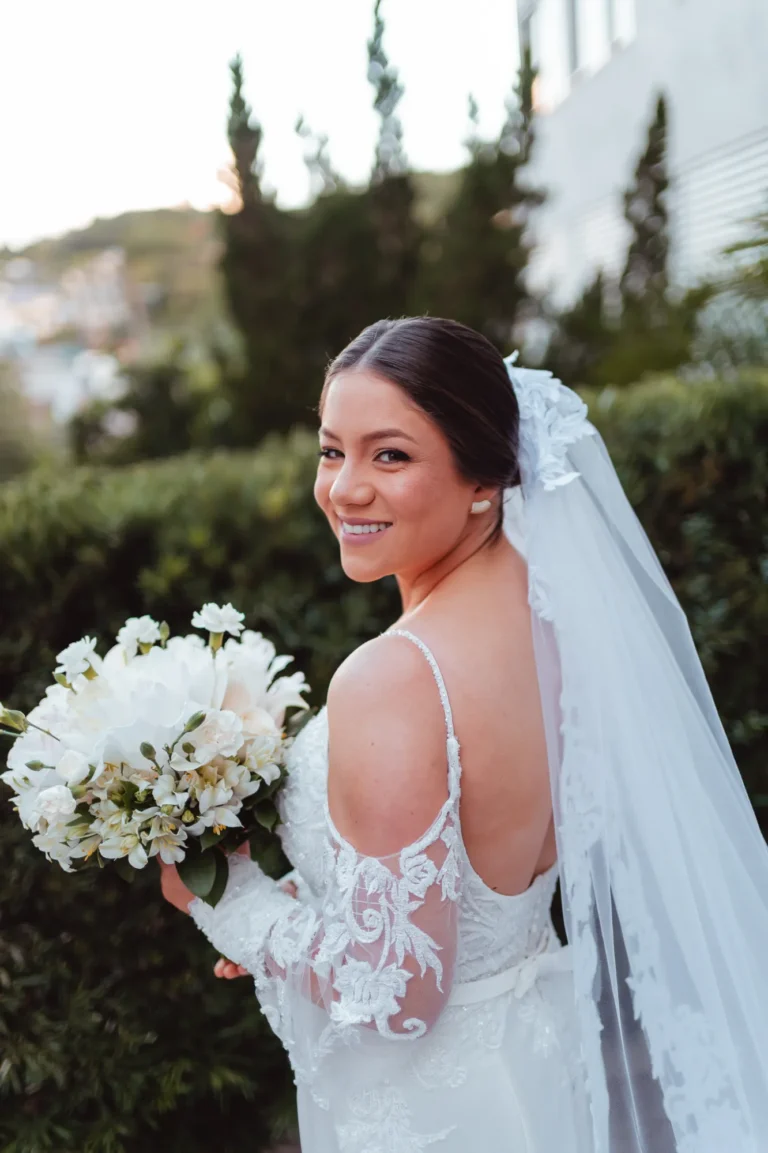 Casamento de Fran e Djonatan: noiva com as madrinhas