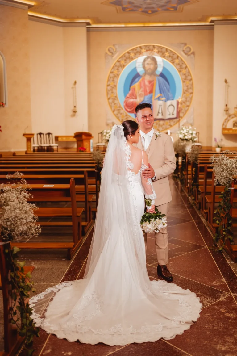 Casamento de Fran e Djonatan: cerimônia na igreja