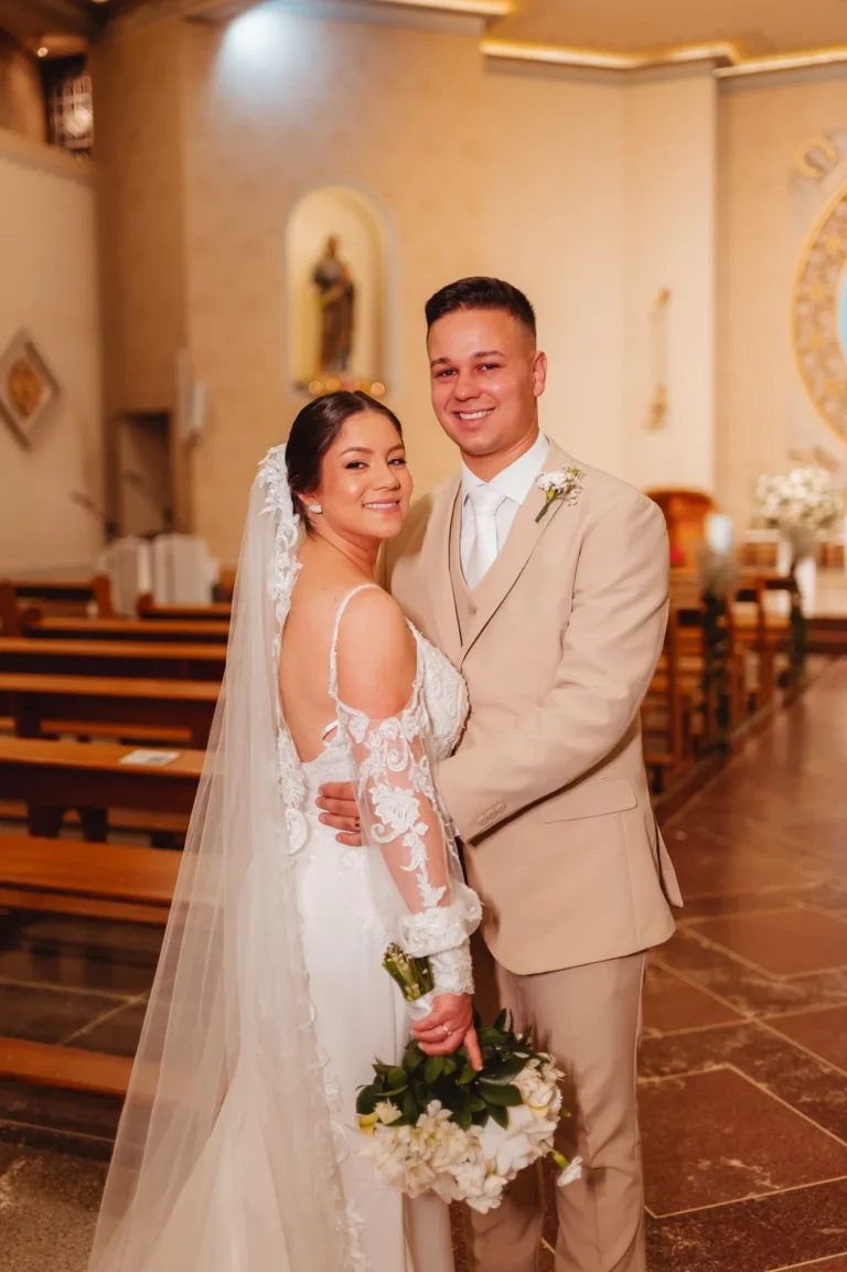 Casamento de Fran e Djonatan: cerimônia na igreja