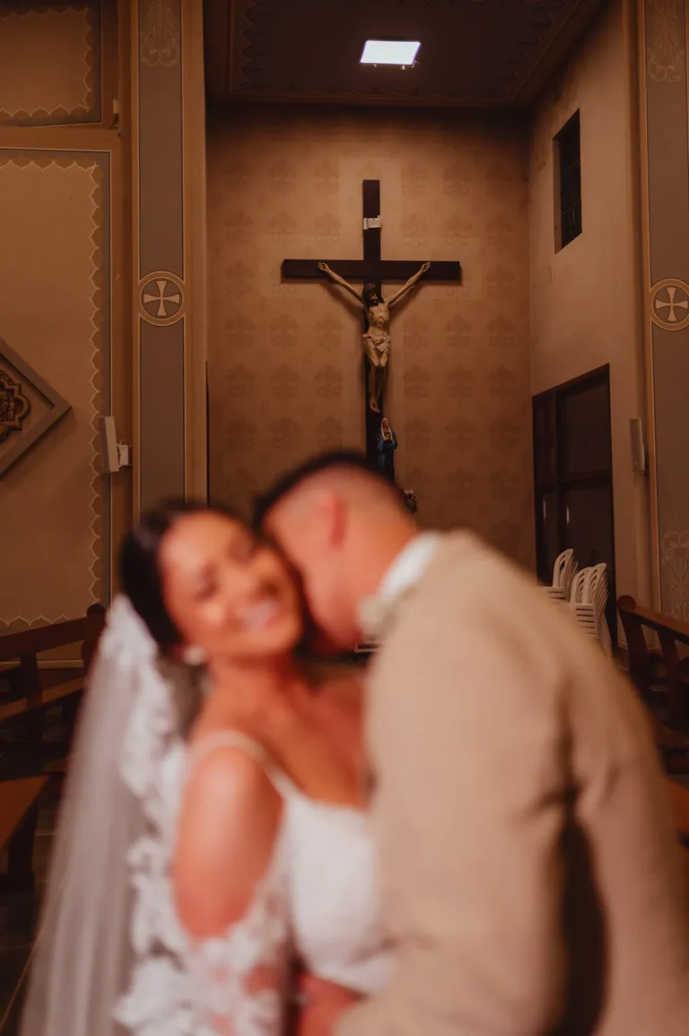 Casamento de Fran e Djonatan: cerimônia na igreja