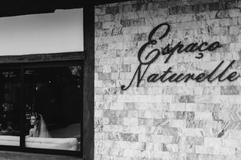 Casamento de Thais e Mateus: cerimônia ao ar livre