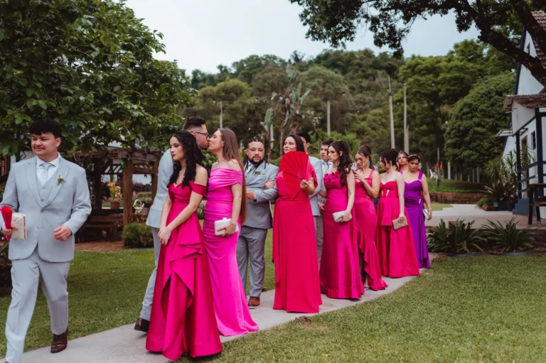 Casamento de Thais e Mateus: cerimônia ao ar livre
