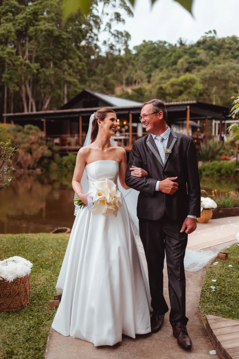 Casamento de Thais e Mateus: cerimônia ao ar livre
