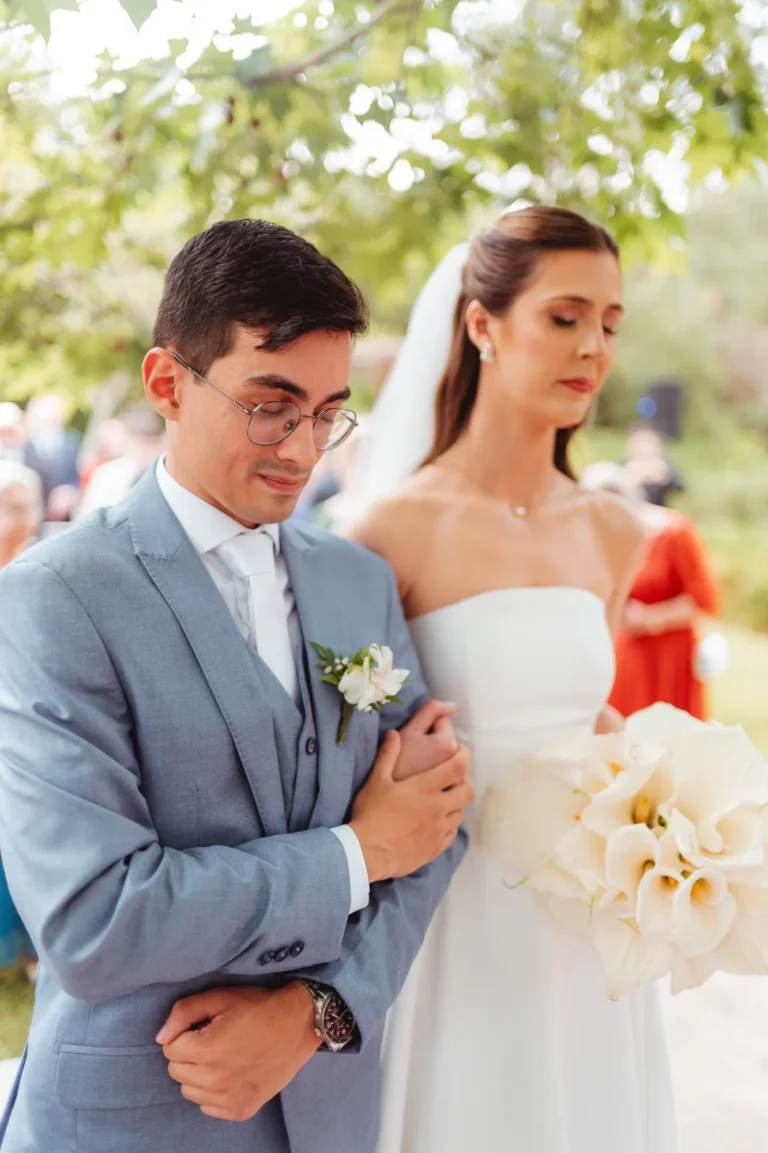Casamento de Thais e Mateus: cerimônia ao ar livre