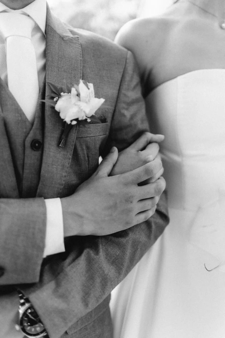 Casamento de Thais e Mateus: cerimônia ao ar livre