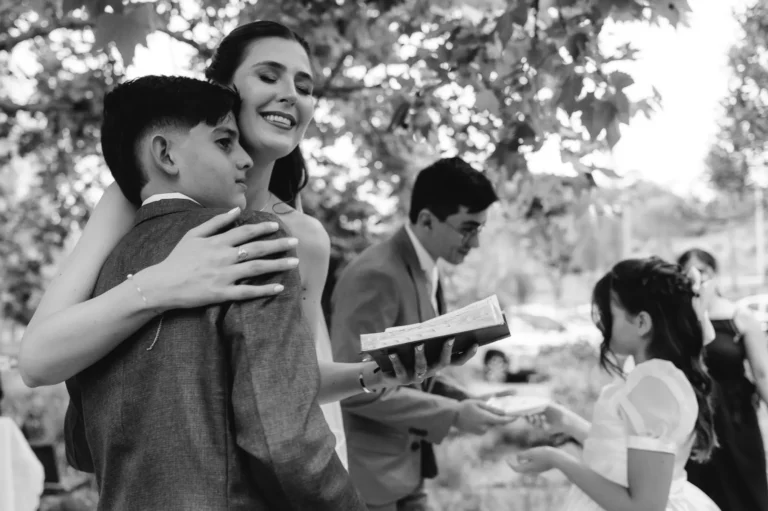 Casamento de Thais e Mateus: cerimônia ao ar livre