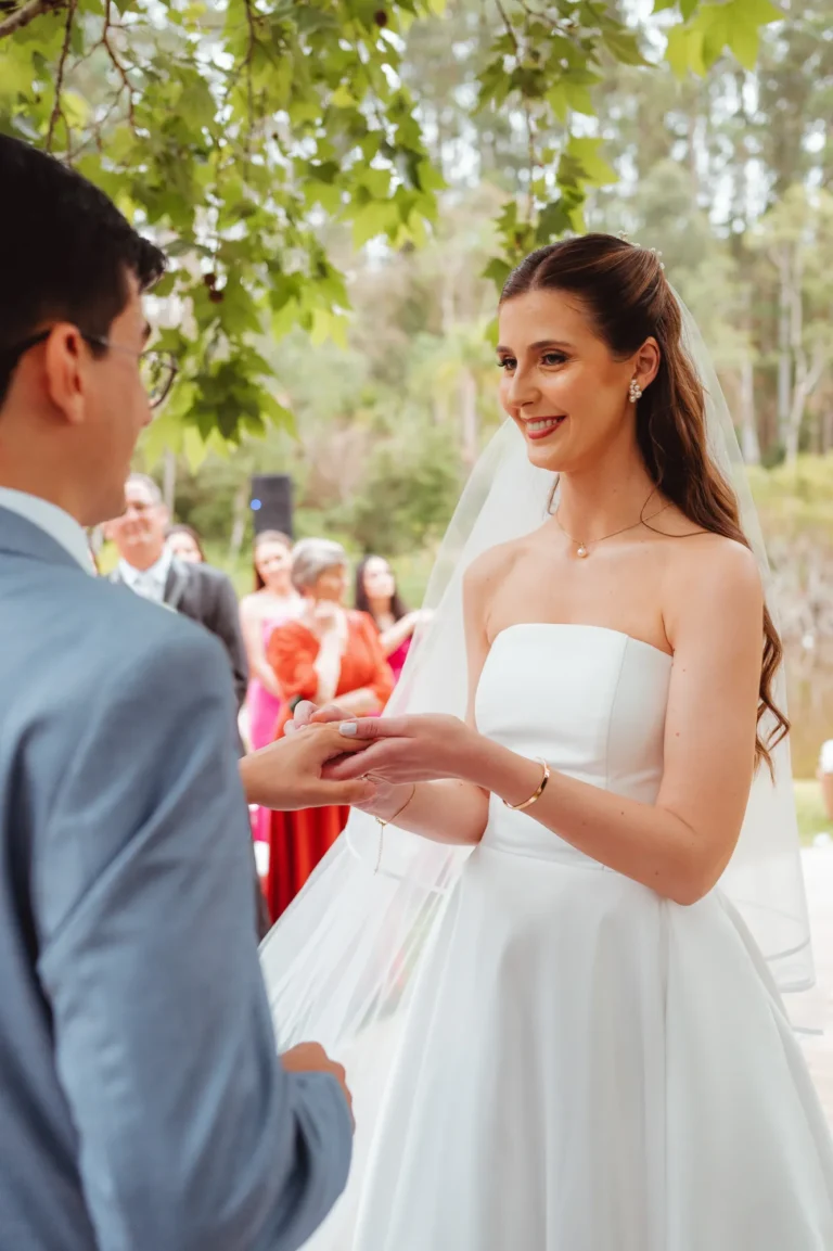Casamento de Thais e Mateus: cerimônia ao ar livre