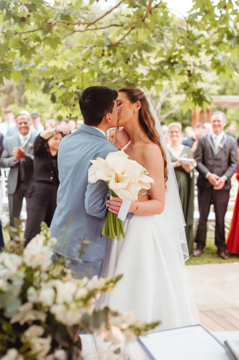 Casamento de Thais e Mateus: cerimônia ao ar livre