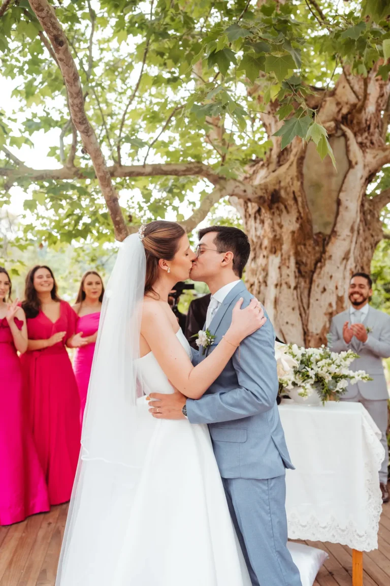 Casamento de Thais e Mateus: cerimônia ao ar livre