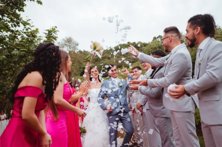 Casamento de Thais e Mateus: cerimônia ao ar livre