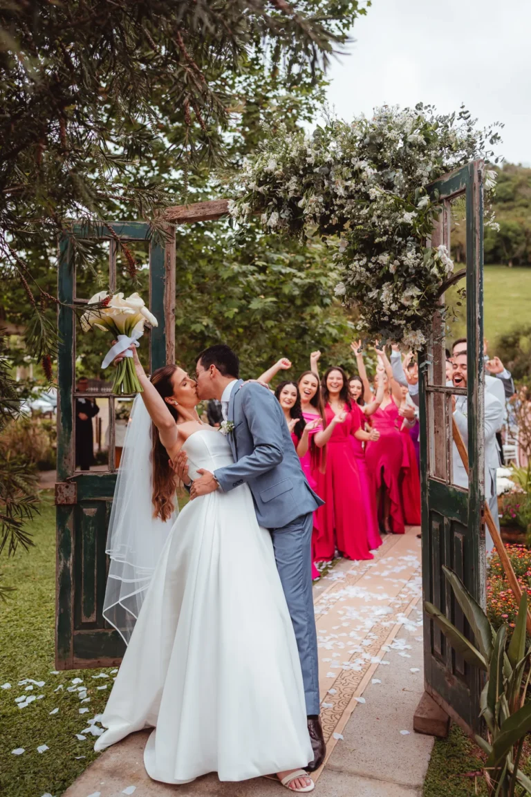 Casamento de Thais e Mateus: cerimônia ao ar livre
